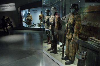 Photograph of uniformed mannequins at Bastogne War Museum.